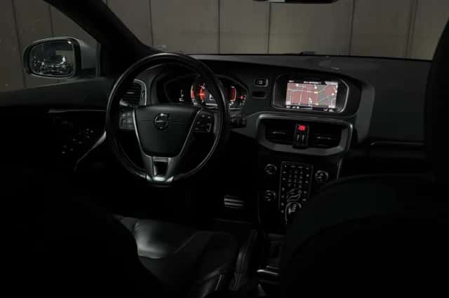 Volvo V40 (2018) thumbnail 3