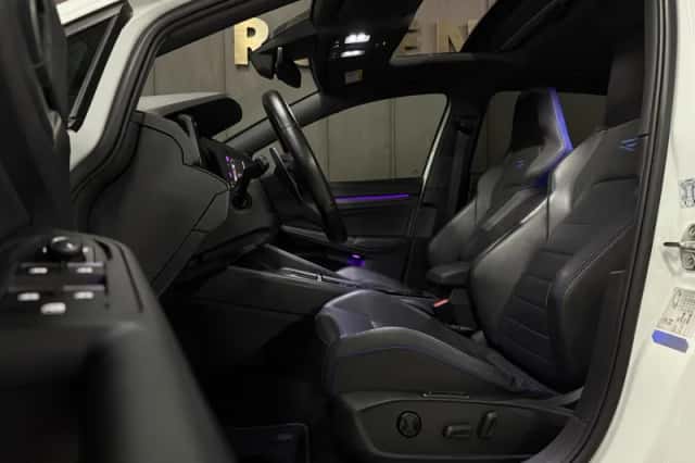 Volkswagen Golf (2022) thumbnail 4