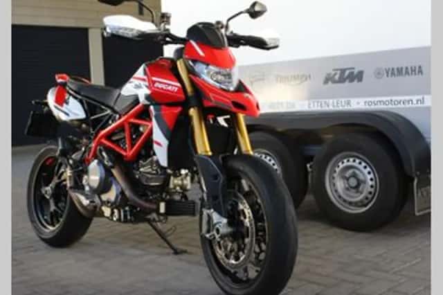 DUCATI HYPERMOTARD 950 SP (2023) thumbnail 2