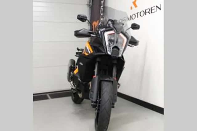 KTM 1290 SUPER ADVENTURE S (2022) thumbnail 2