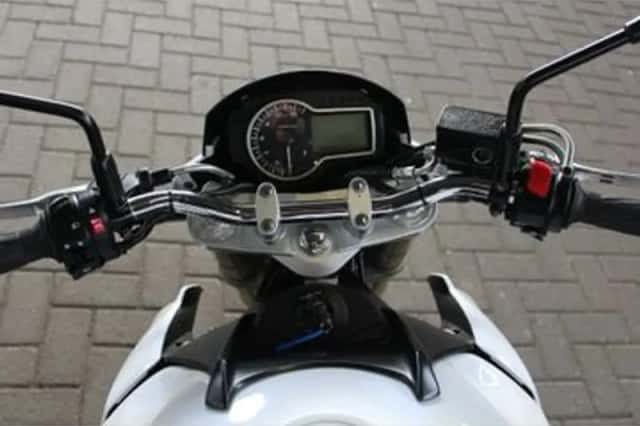 Suzuki GSR (2012) thumbnail 4