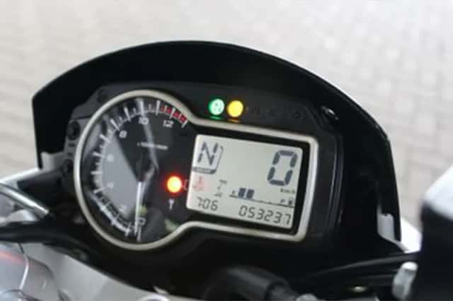 Suzuki GSR (2012) thumbnail 5