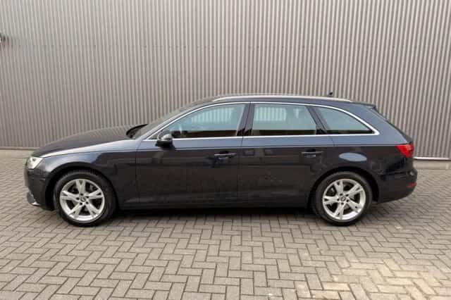 Audi A4 (2016) thumbnail 2