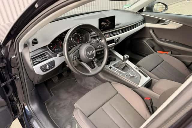 Audi A4 (2016) thumbnail 6
