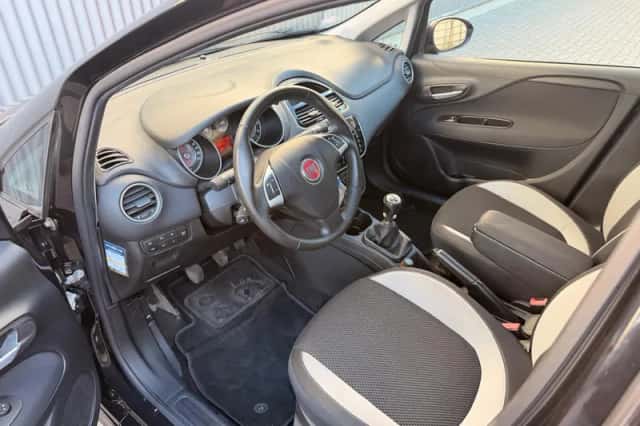 Fiat Punto (2013) thumbnail 2
