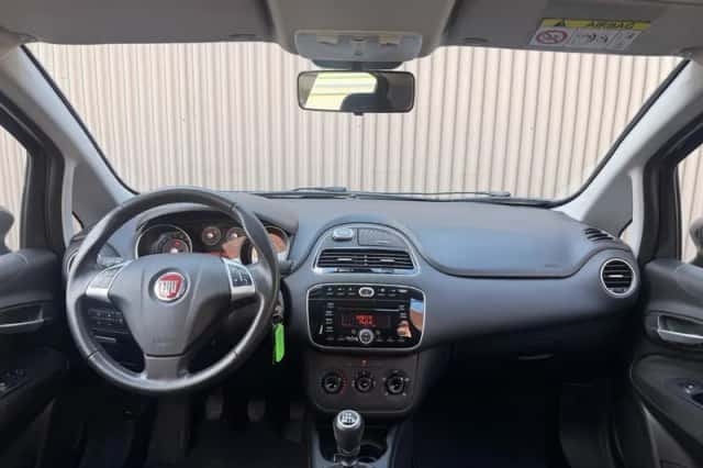 Fiat Punto (2016) thumbnail 2