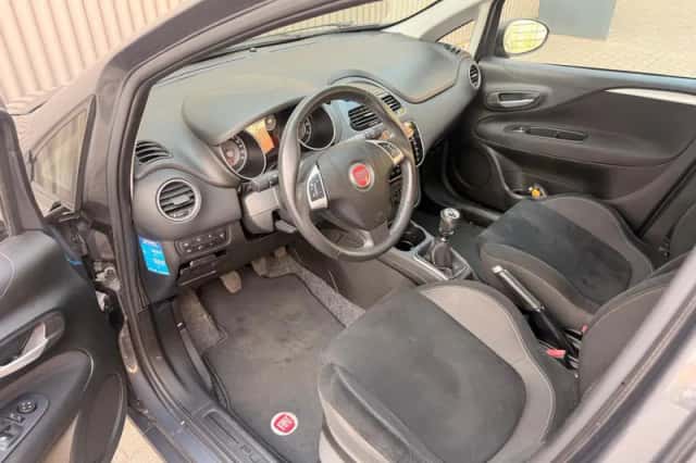 Fiat Punto (2016) thumbnail 3