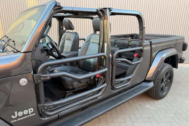 Jeep Gladiator (2021) thumbnail 2