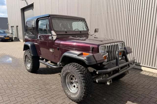 Jeep Wrangler (1988) thumbnail 1
