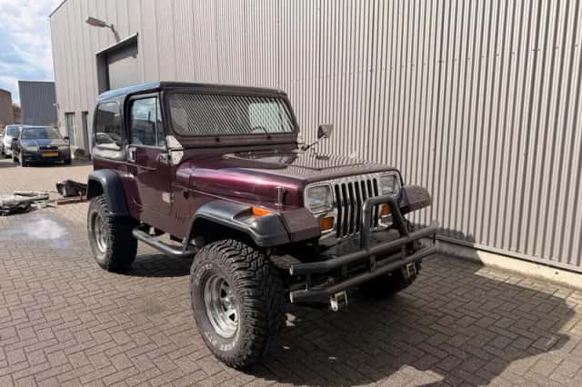 Jeep Wrangler (1988) thumbnail 4