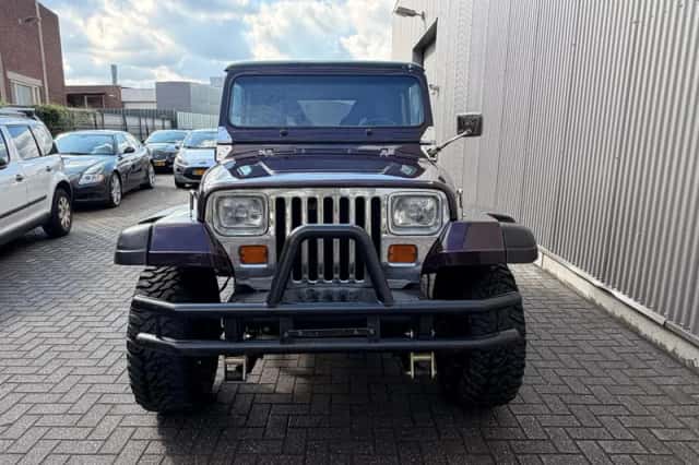 Jeep Wrangler (1988) thumbnail 5