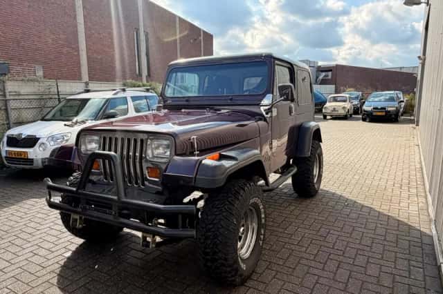 Jeep Wrangler (1988) thumbnail 6