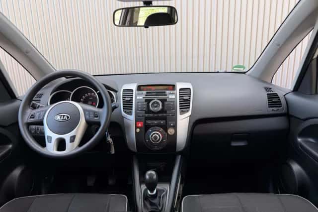 Kia Venga (2010) thumbnail 3