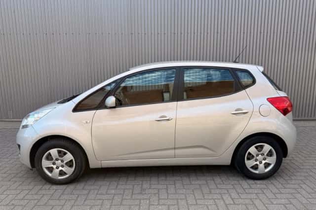 Kia Venga (2010) thumbnail 4