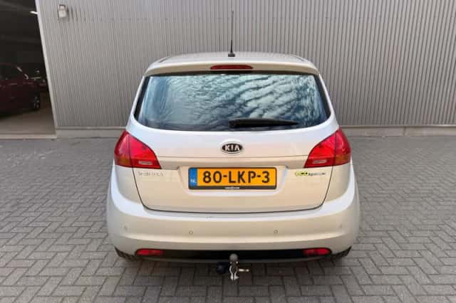 Kia Venga (2010) thumbnail 5