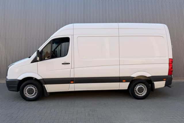 Volkswagen Crafter (2016) thumbnail 2