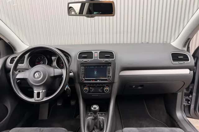 Volkswagen Golf (2009) thumbnail 2