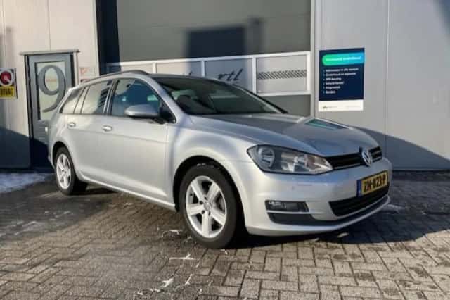 Volkswagen Golf (2013) thumbnail 2