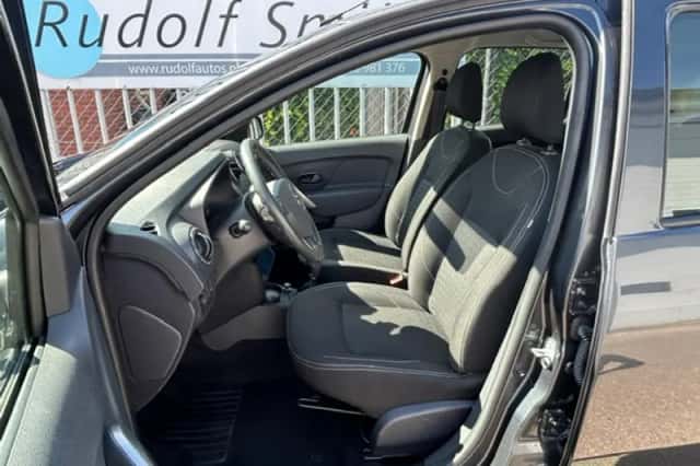 Dacia Sandero (2016) thumbnail 5