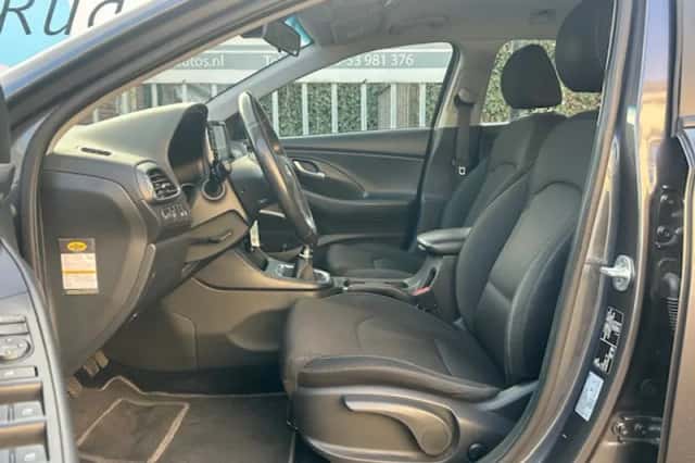 Hyundai i30 (2017) thumbnail 5