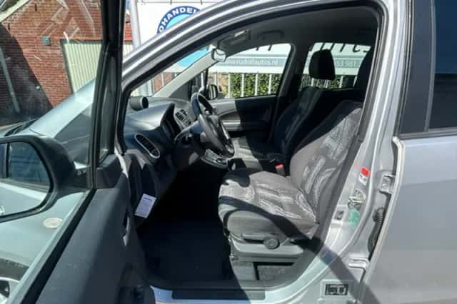 Opel Agila (2011) thumbnail 5