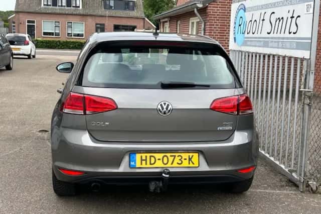Volkswagen Golf (2015) thumbnail 4