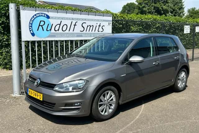 Volkswagen Golf (2016) thumbnail 1