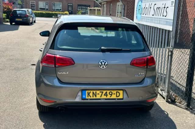 Volkswagen Golf (2016) thumbnail 4
