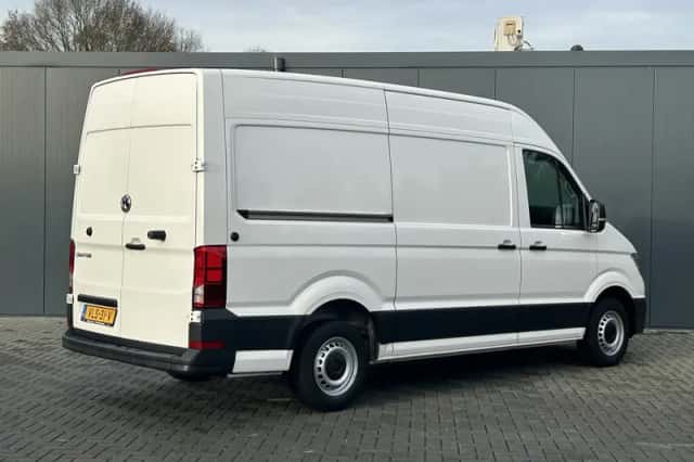 Volkswagen Crafter (2021) thumbnail 2