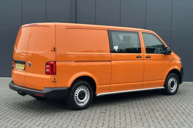 Volkswagen Transporter (2019) thumbnail 2