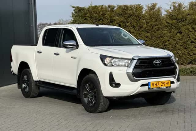 Toyota Hilux (2021) thumbnail 3