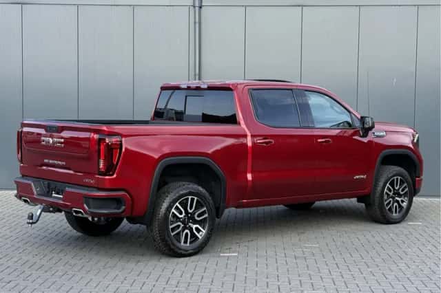 GMC Sierra (2024) thumbnail 2