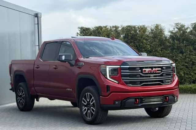 GMC Sierra (2024) thumbnail 3
