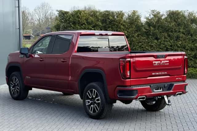 GMC Sierra (2024) thumbnail 4