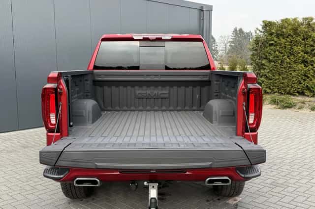 GMC Sierra (2024) thumbnail 5