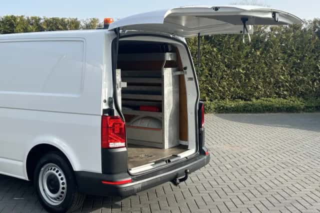 Volkswagen Transporter (2020) thumbnail 2