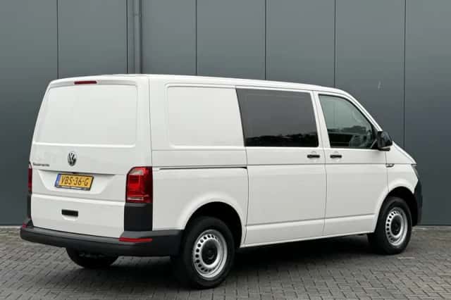 Volkswagen Transporter (2019) thumbnail 2