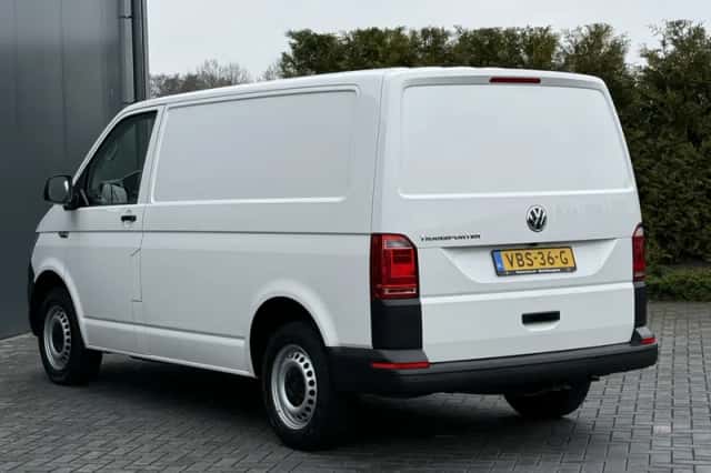 Volkswagen Transporter (2019) thumbnail 4