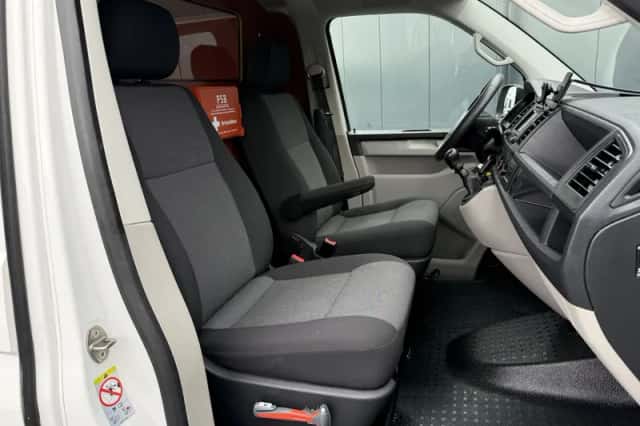 Volkswagen Transporter (2019) thumbnail 5