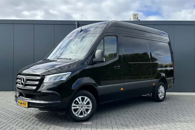 Mercedes-Benz Sprinter (2024) thumbnail 1