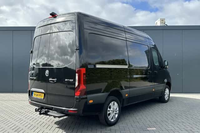 Mercedes-Benz Sprinter (2024) thumbnail 2