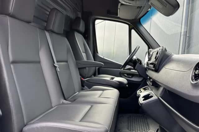 Mercedes-Benz Sprinter (2024) thumbnail 5