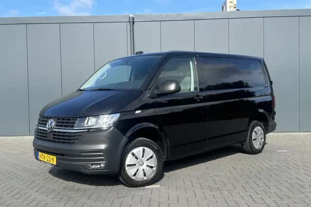 Volkswagen Transporter (2023) thumbnail 1