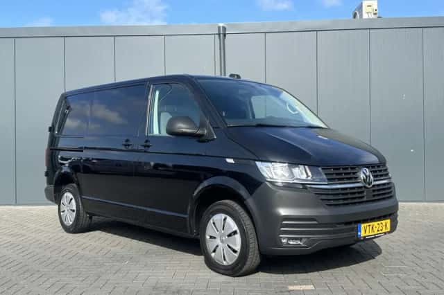 Volkswagen Transporter (2023) thumbnail 3