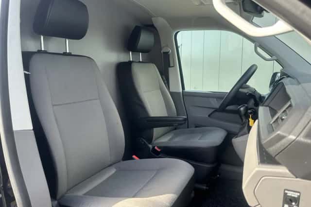 Volkswagen Transporter (2023) thumbnail 5