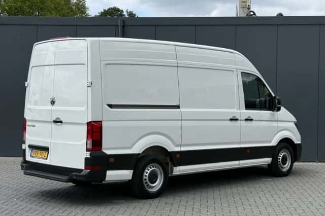 Volkswagen Crafter (2019) thumbnail 2