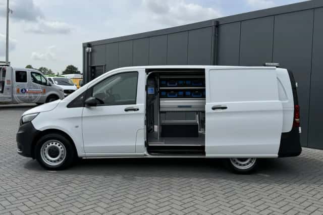 Mercedes-Benz Vito (2023) thumbnail 3