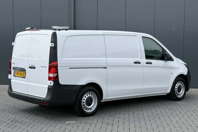 Mercedes-Benz Vito (2023) thumbnail 4