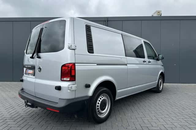 Volkswagen Transporter (2024) thumbnail 2