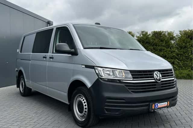 Volkswagen Transporter (2024) thumbnail 3